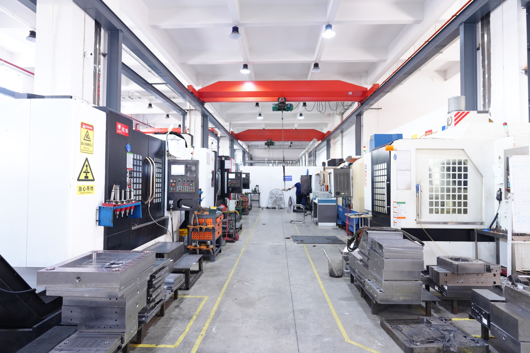 CNC machining aisle at DIANLETE
